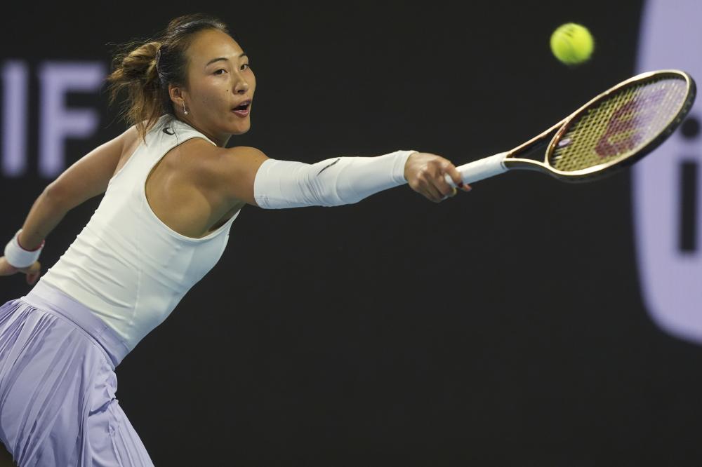 尤文航班延误，挪威当地球迷抓紧机会在机场与他们合影留念